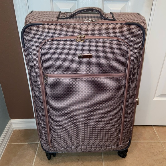 Like new London Fog Sheffield Collection Soft  Side Expandable Spinner Luggage - Picture 1 of 16